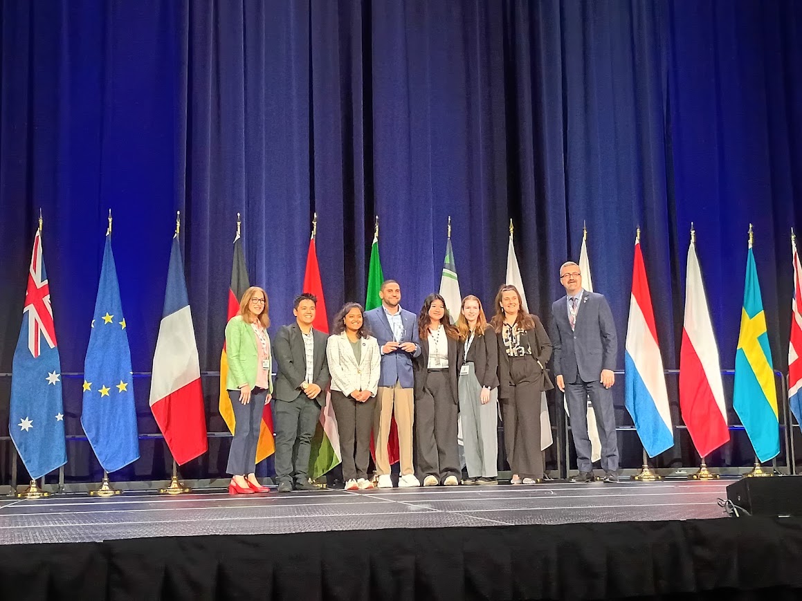 Mi³ Lab accepting International Grand Prize at ESV Safety Technology Design Competition